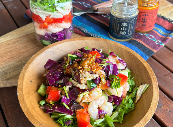 本山油と本山赤醤でエスニックジャーサラダ
